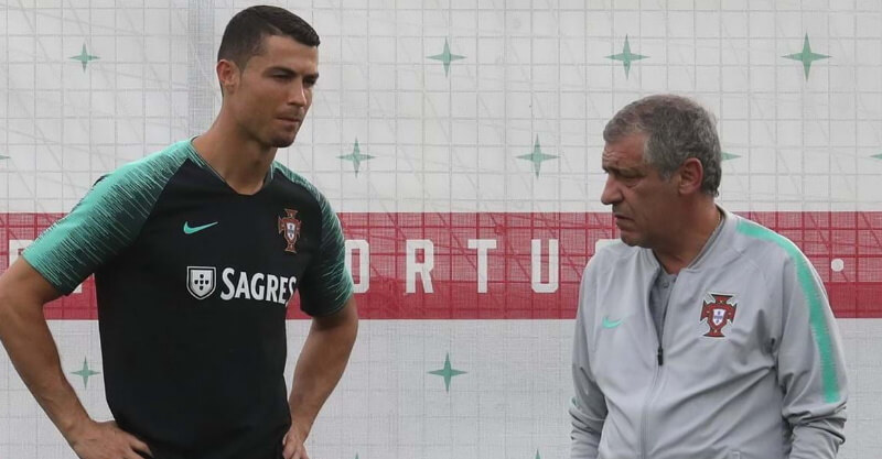 Cristiano Ronaldo e Fernando Santos no treino de Portugal