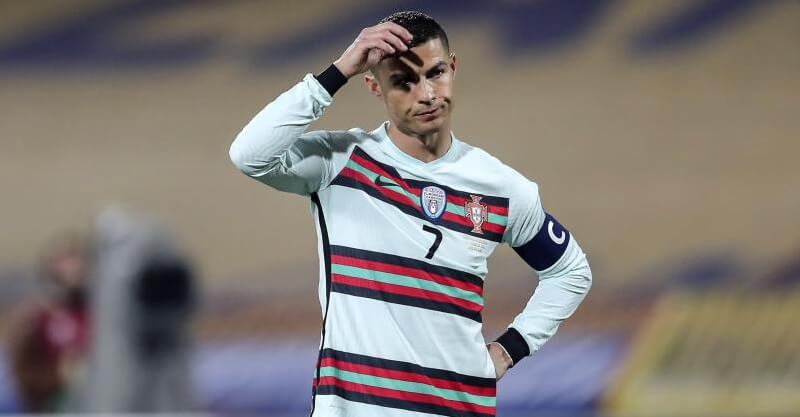 Cristiano Ronaldo desalentado no Portugal-Sérvia