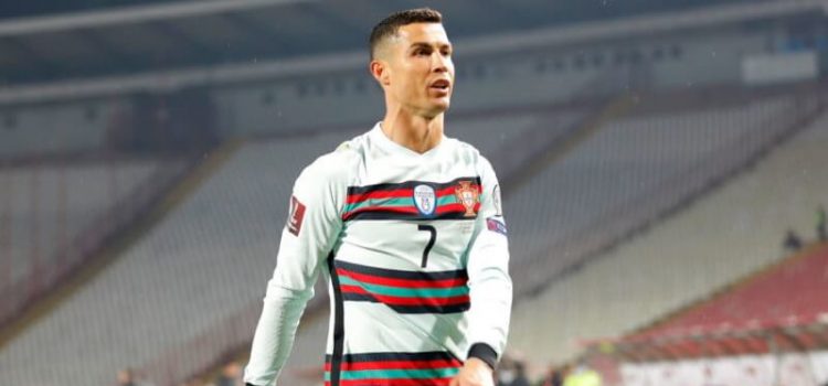 Cristiano Ronaldo revoltado com erro de arbitragem que anulou o seu golo no Sérvia-Portugal