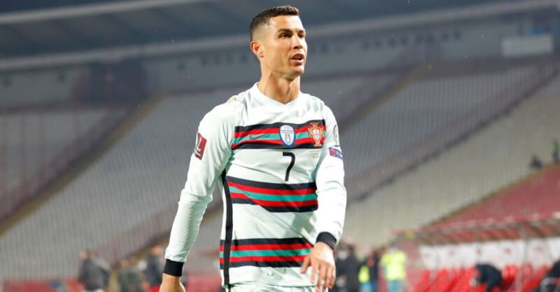 Cristiano Ronaldo revoltado com erro de arbitragem que anulou o seu golo no Sérvia-Portugal