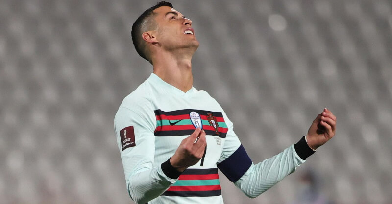 Cristiano Ronaldo desespera no Sérvia-Portugal