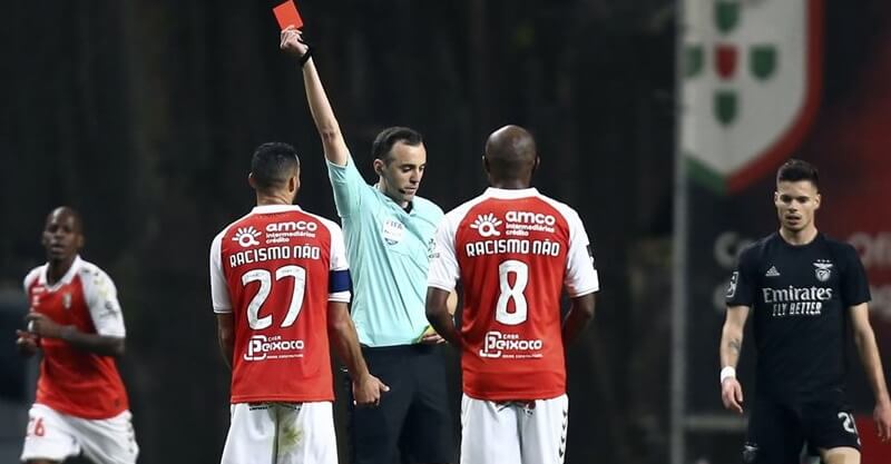 Árbitro João Pinheiro expulsa Fransérgio no SC Braga-Benfica