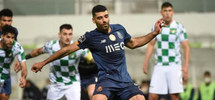 Mehdi Taremi cobra penalti no Moreirense-FC Porto