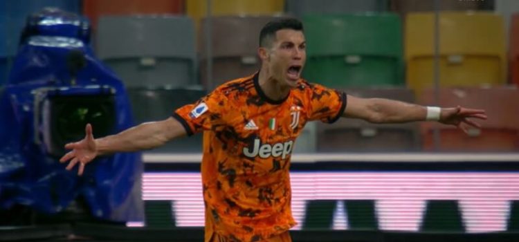 Cristiano Ronaldo celebra o golo da vitória sofrida da Juventus sobre a Udinese
