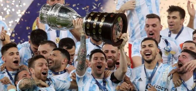 Messi levanta a Copa América após vitória da Argentina sobre o Brasil