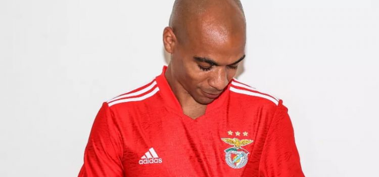 João Mário na apresentação como jogador do Benfica
