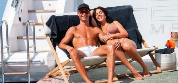 Cristiano Ronaldo de férias com Georgina no seu iate de luxo
