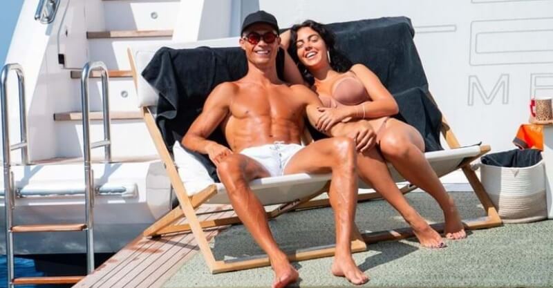 Cristiano Ronaldo de férias com Georgina no seu iate de luxo