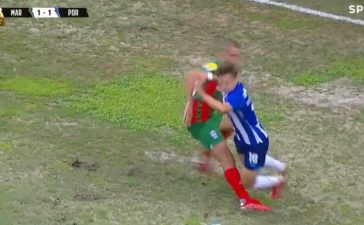 Lance de alegado penalti por assinalar sobre Francisco Conceição no Marítimo-FC Porto