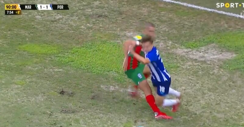 Lance de alegado penalti por assinalar sobre Francisco Conceição no Marítimo-FC Porto