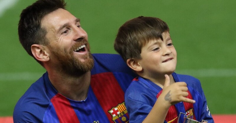 Lionel Messi com o filho Thiago Messi
