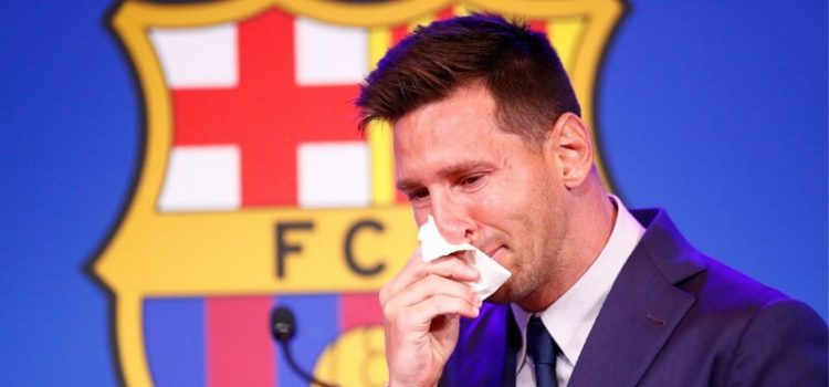 Lionel Messi em lágrimas na hora de dizer adeus ao Barcelona