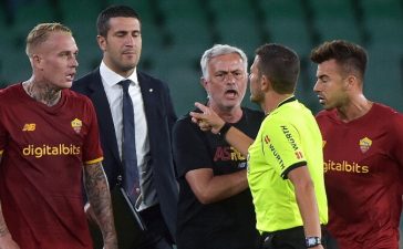 José Mourinho expulso no Bétis-AS Roma