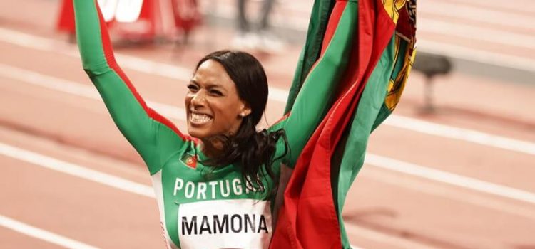 Patrícia Mamona após conquista da medalha de ouro nos Jogos Olímpicos