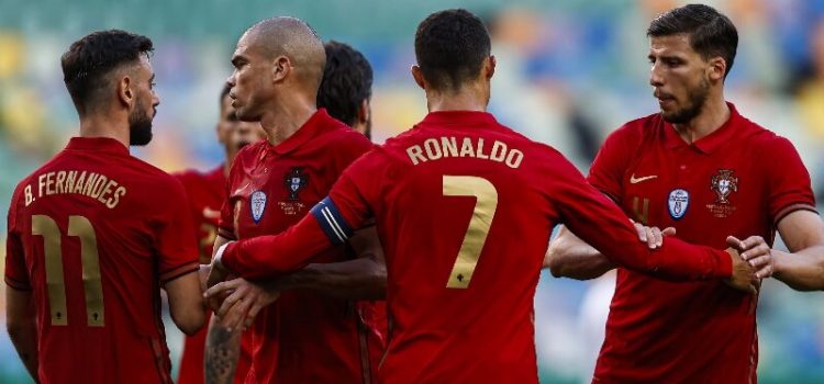 Jogadores da Seleção Nacional festejam o golo de Cristiano Ronaldo no Portugal-Israel