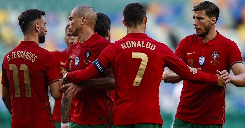 Jogadores da Seleção Nacional festejam o golo de Cristiano Ronaldo no Portugal-Israel
