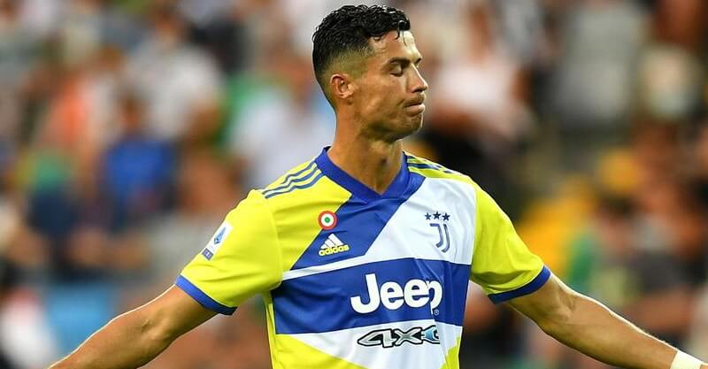 Cristiano Ronaldo frustrado ao ver o seu golo anulado no Udinese-Juventus