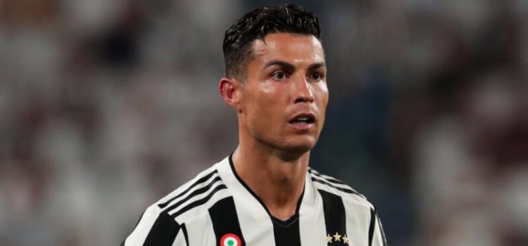 Cristiano Ronaldo com o novo equipamento da Juventus
