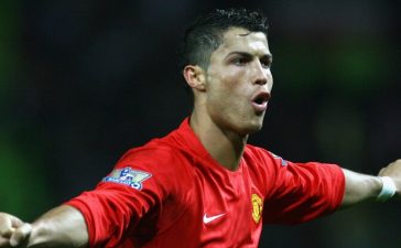Cristiano Ronaldo festeja um golo pelo Manchester United na sua primeira passagem