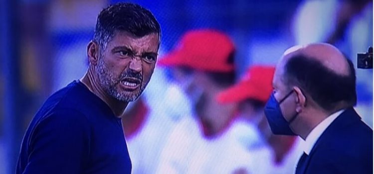 Sérgio Conceição irritado com Luís Gonçalves no Famalicão-FC Porto