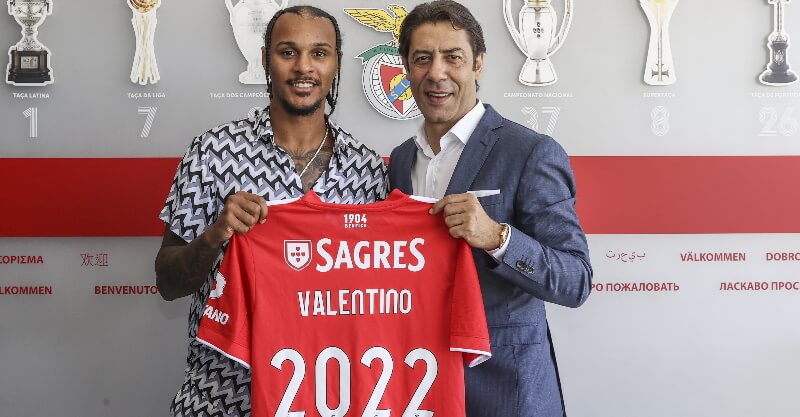 Valentino Lázaro apresentado como reforço do Benfica