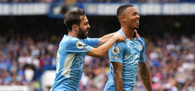Bernardo Silva e Gabriel Jesus festejam o golo da vitória do Manchester City sobre o Chelsea