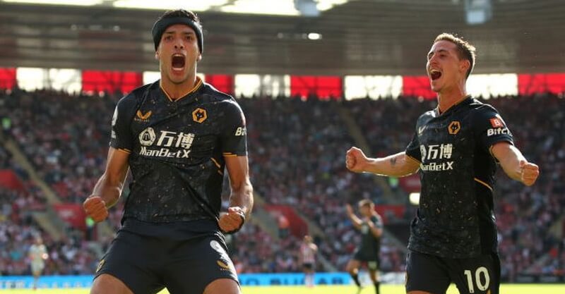 Raul Jiménez celebra golo na vitória do Wolverhampton sobre o Southampton