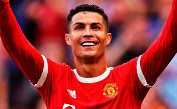 Cristiano Ronaldo celebra primeiro golo no regresso ao Manchester United, no jogo com o Newcastle
