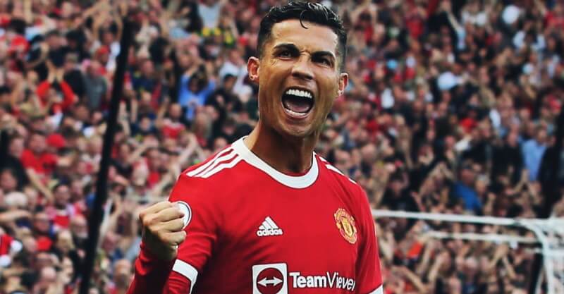 Cristiano Ronaldo festeja o segundo golo apontado ao Newcastle, no regresso ao Manchester United
