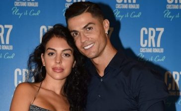 Cristiano Ronaldo e Georgina Rodríguez num evento da clínica Insparya