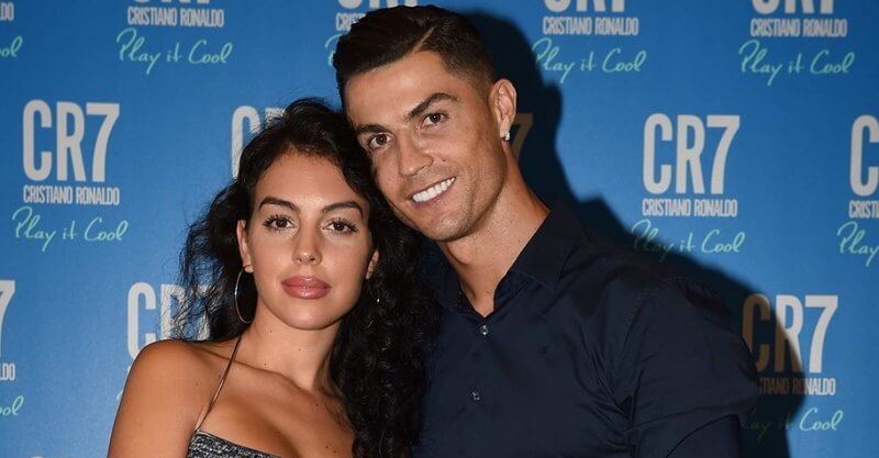 Cristiano Ronaldo e Georgina Rodríguez num evento da clínica Insparya