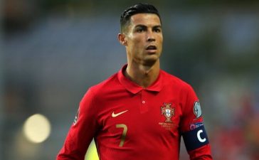 Cristiano Ronaldo em ação por Portugal diante da República da Irlanda