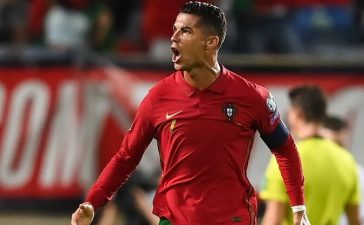 Cristiano Ronaldo celebra o golo do empate entre Portugal e República da Irlanda