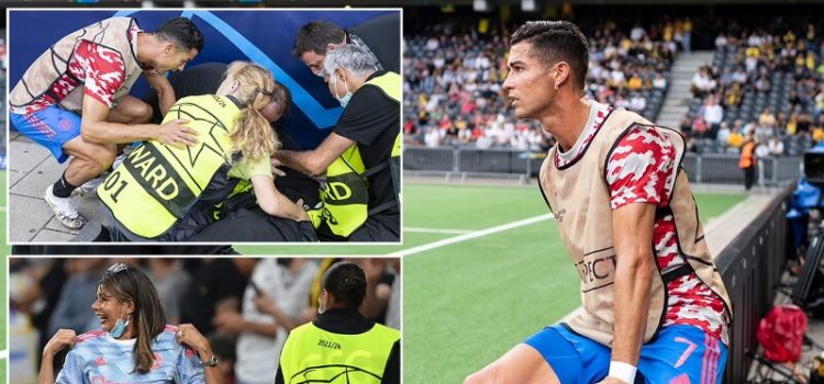 Cristiano Ronaldo assiste steward que levou com a sua bolada no Young Boys-Manchester United