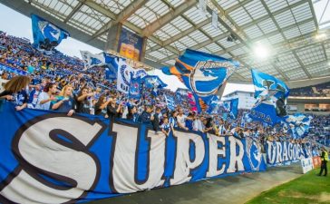 Super Dragões no apoio ao FC Porto