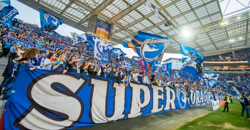 Super Dragões no apoio ao FC Porto