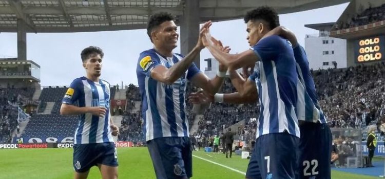 Jogadores do FC Porto festejam golo de Evanilson ao Boavista