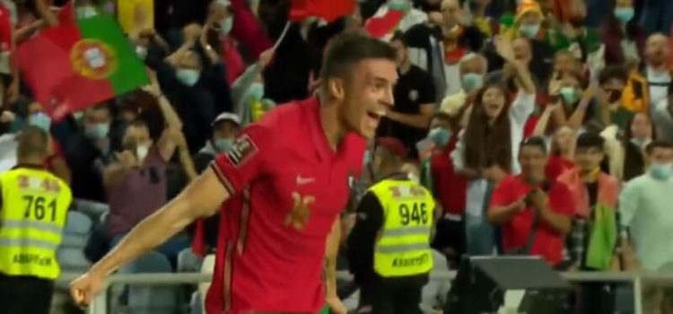 João Palhinha festeja golo no Portugal-Luxemburgo à Cristiano Ronaldo
