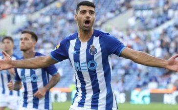 Mehdi Taremi celebra um bis na vitória do FC Porto sobre o Moreirense