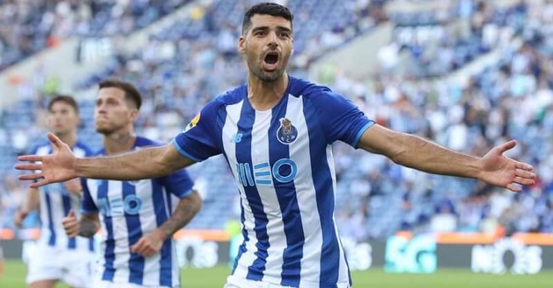 Mehdi Taremi celebra um bis na vitória do FC Porto sobre o Moreirense
