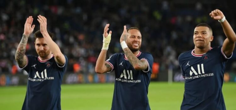 Lionel Messi, Neymar, Kylian Mbappé saudam adeptos do PSG