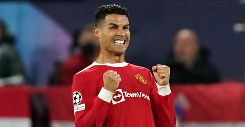 Cristiano Ronaldo feliz com o golo apontado à Atalanta e que deu a vitória ao Manchester United na Liga dos Campeões