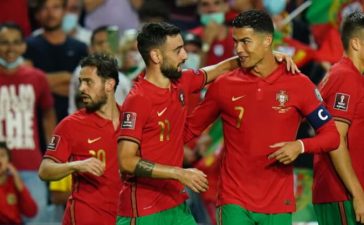 Cristiano Ronaldo e Bruno Fernandes celbram um golo no Portugal-Luxemburgo