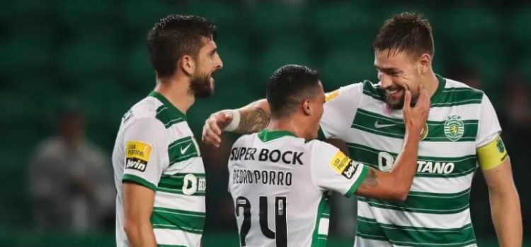 Jogadores do Sporting festejam golo de Coates ao V. Guimarães