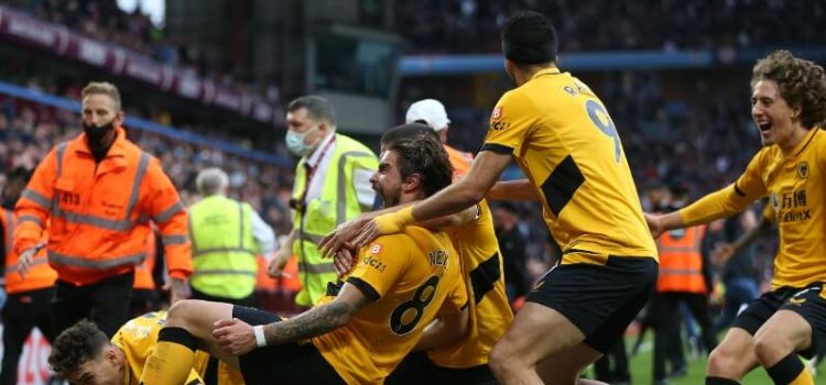 Jogadores dos Wolves celebram golo de Rúben Neves sobre o Aston Villa