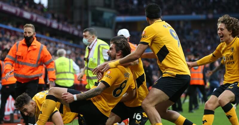 Jogadores dos Wolves celebram golo de Rúben Neves sobre o Aston Villa