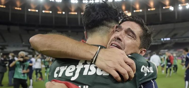 Abel Ferreira em lágrimas após a conquista da Taça Libertadores