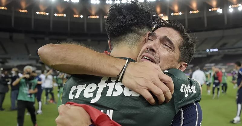 Abel Ferreira em lágrimas após a conquista da Taça Libertadores