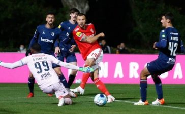 Oportunidade de Seferovic no Belenenses SAD-Benfica