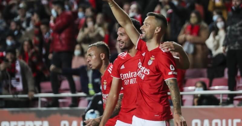 Jogadores do Benfica celebram golo de Seferovic na Taça